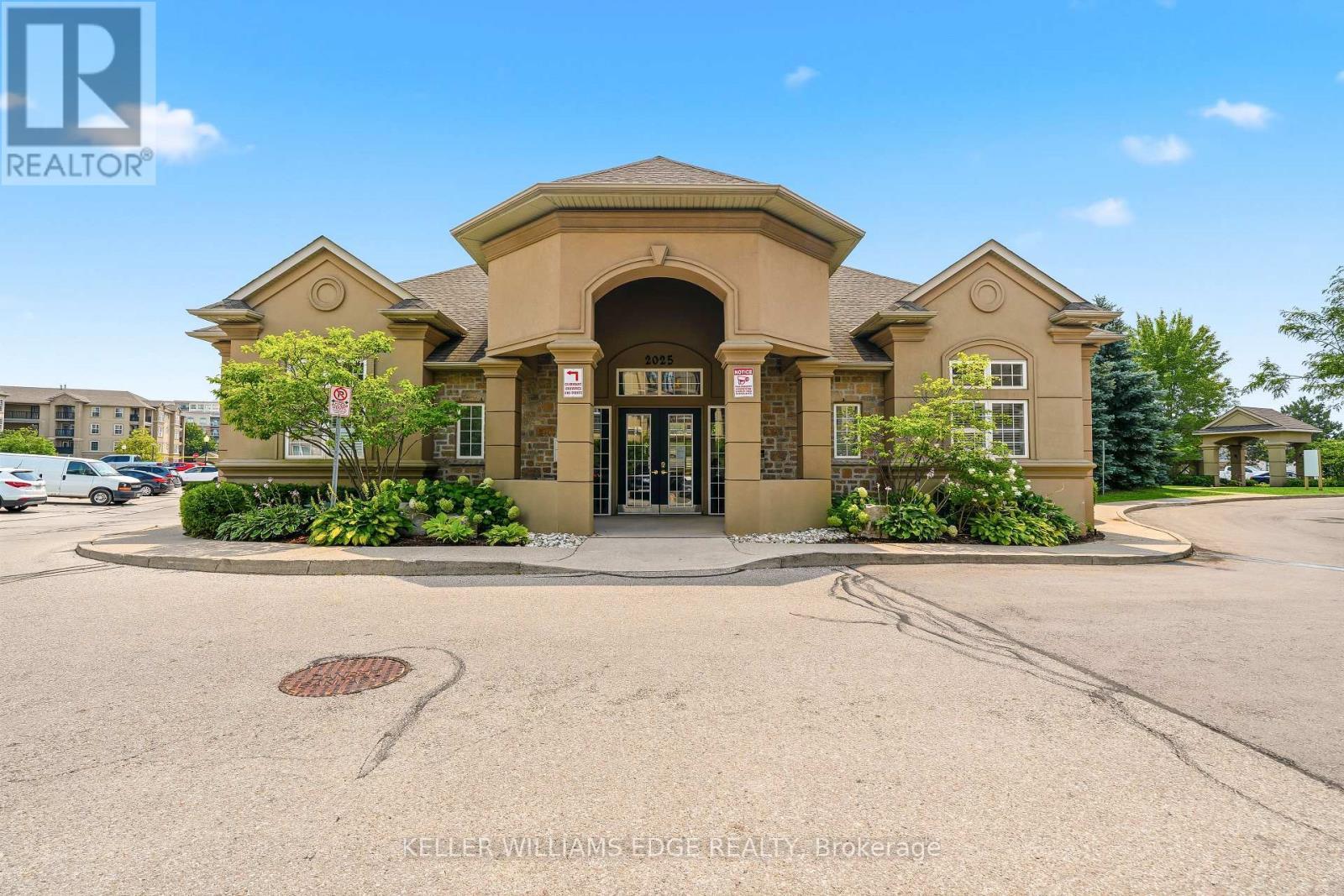 307 - 2035 Appleby Line, Burlington, ON - Outdoor