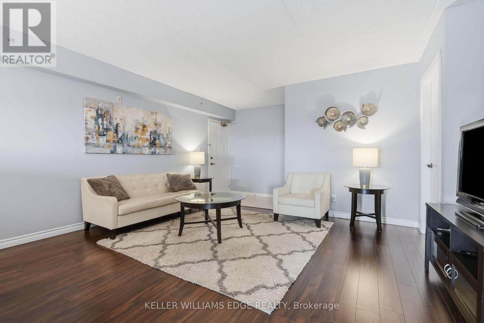 307 - 2035 Appleby Line, Burlington, ON - Indoor Photo Showing Living Room