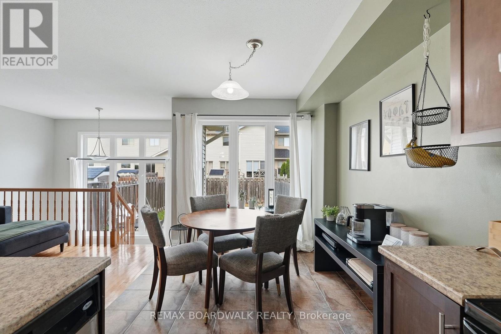 Nice breakfast area... - 617 Spikemoss Place, Ottawa, ON - Indoor Photo Showing Dining Room