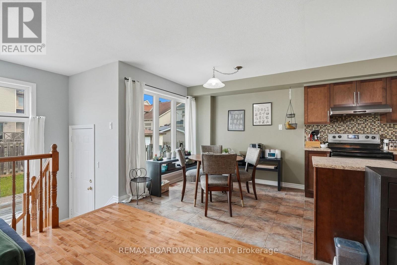 Lots of space to spread out! - 617 Spikemoss Place, Ottawa, ON - Indoor