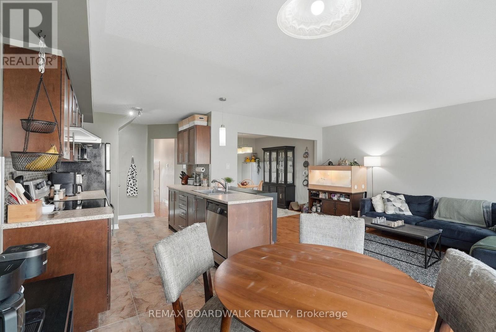 617 Spikemoss Place, Ottawa, ON - Indoor