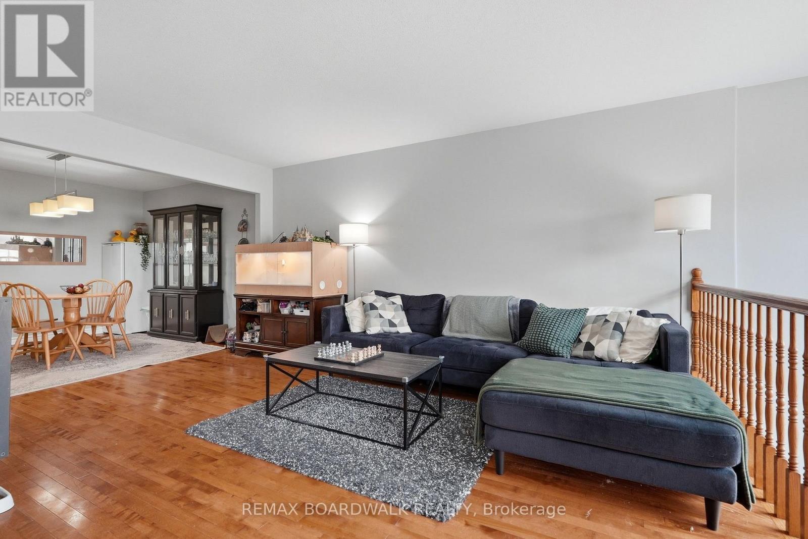 617 Spikemoss Place, Ottawa, ON - Indoor Photo Showing Living Room