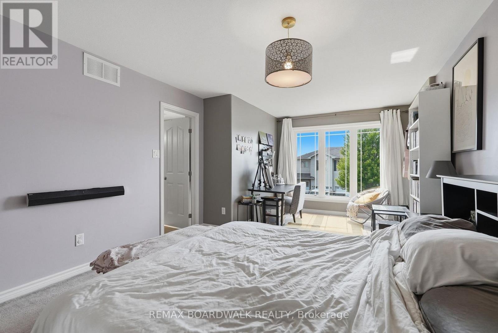 617 Spikemoss Place, Ottawa, ON - Indoor Photo Showing Bedroom