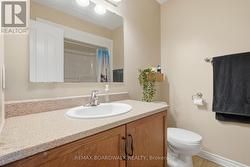 4 piece main bathroom... -
