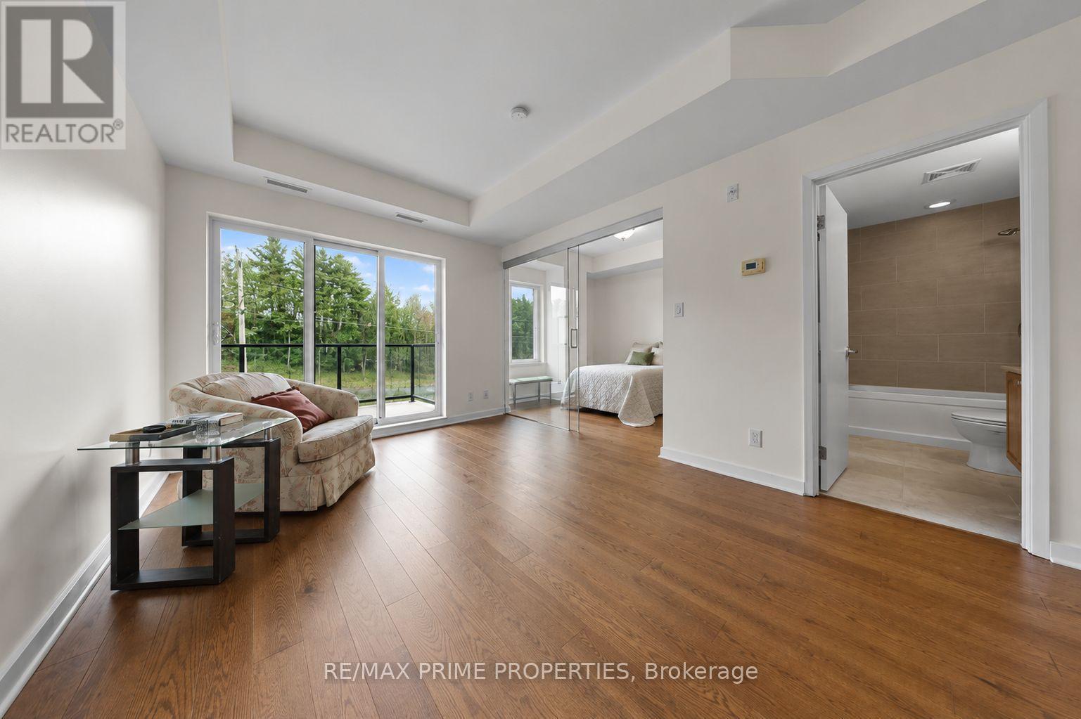506 - 310 Centrum Boulevard, Ottawa, ON - Indoor Photo Showing Living Room