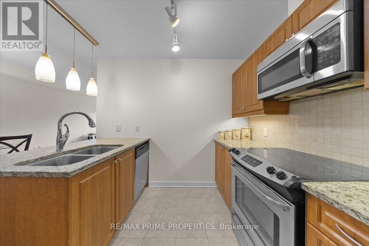 506 - 310 Centrum Boulevard, Ottawa, ON - Indoor Photo Showing Kitchen With Double Sink