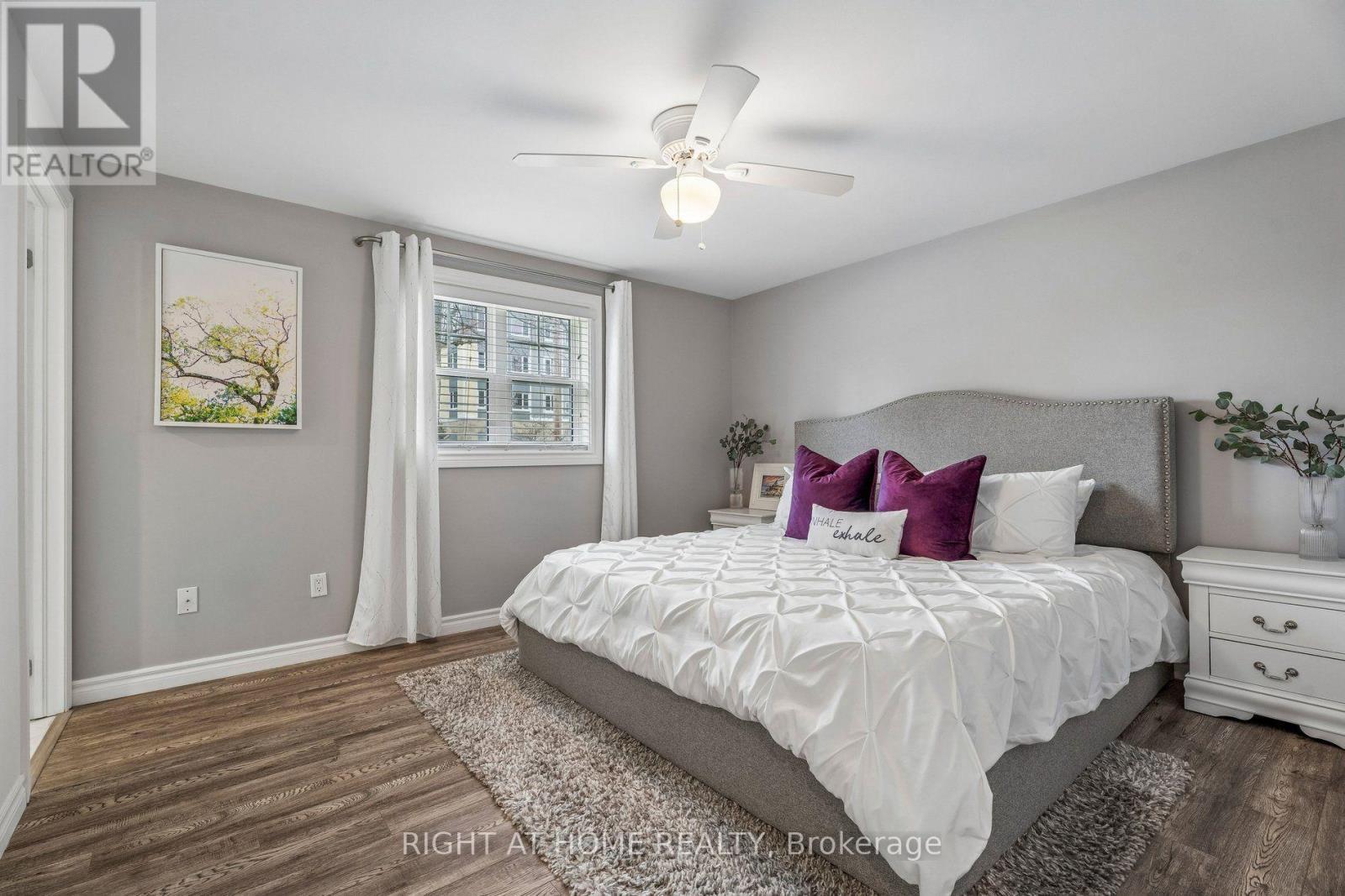 158 Zoo Park Road, Wasaga Beach, ON - Indoor Photo Showing Bedroom