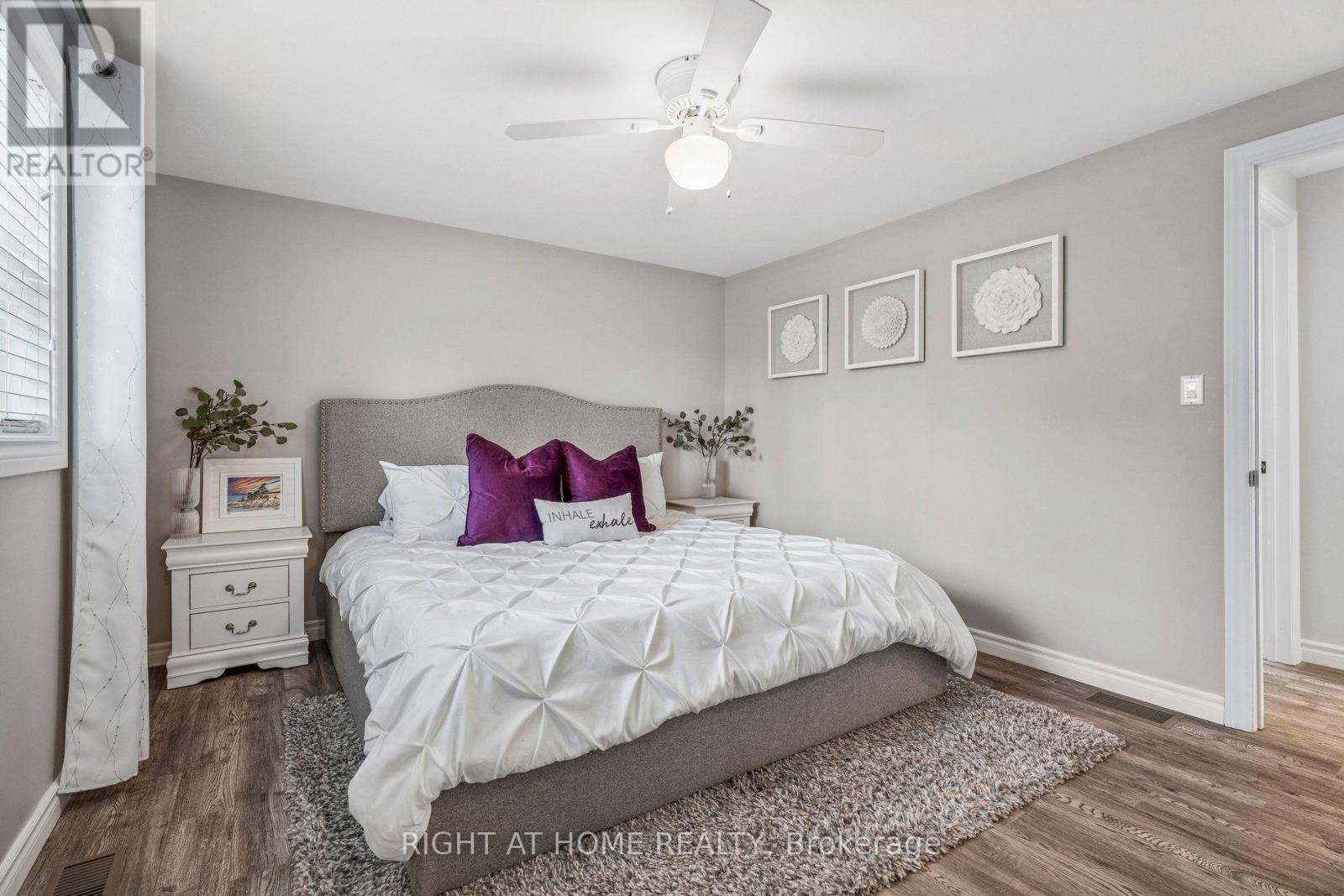 158 Zoo Park Road, Wasaga Beach, ON - Indoor Photo Showing Bedroom