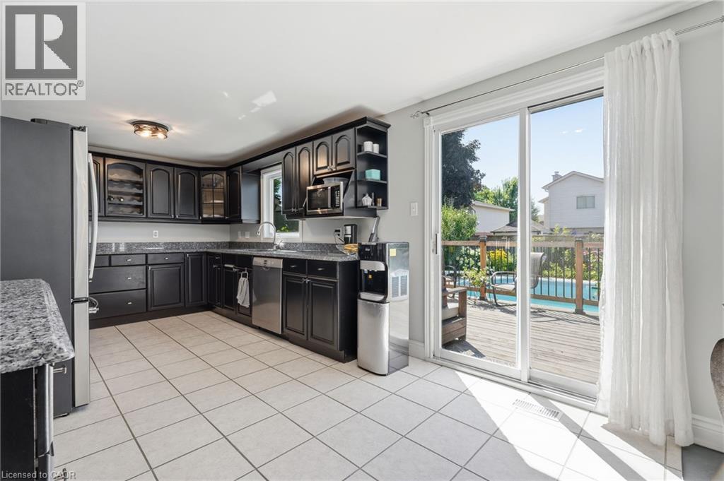 25 Winter Way, Brantford, ON - Indoor Photo Showing Kitchen
