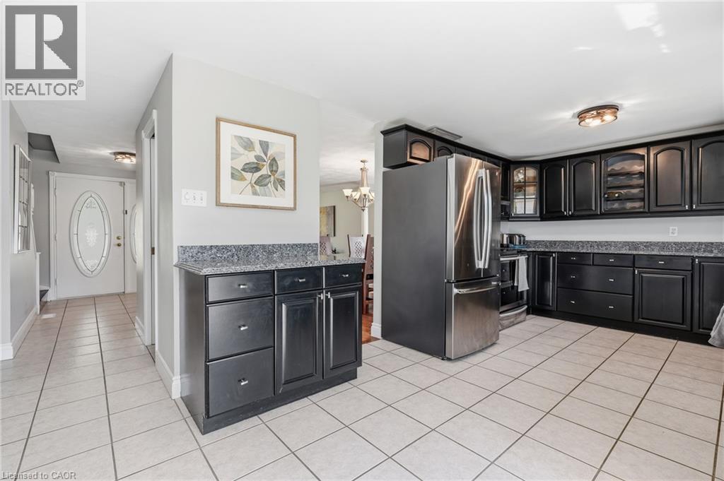25 Winter Way, Brantford, ON - Indoor Photo Showing Kitchen