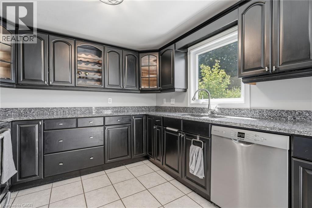 25 Winter Way, Brantford, ON - Indoor Photo Showing Kitchen