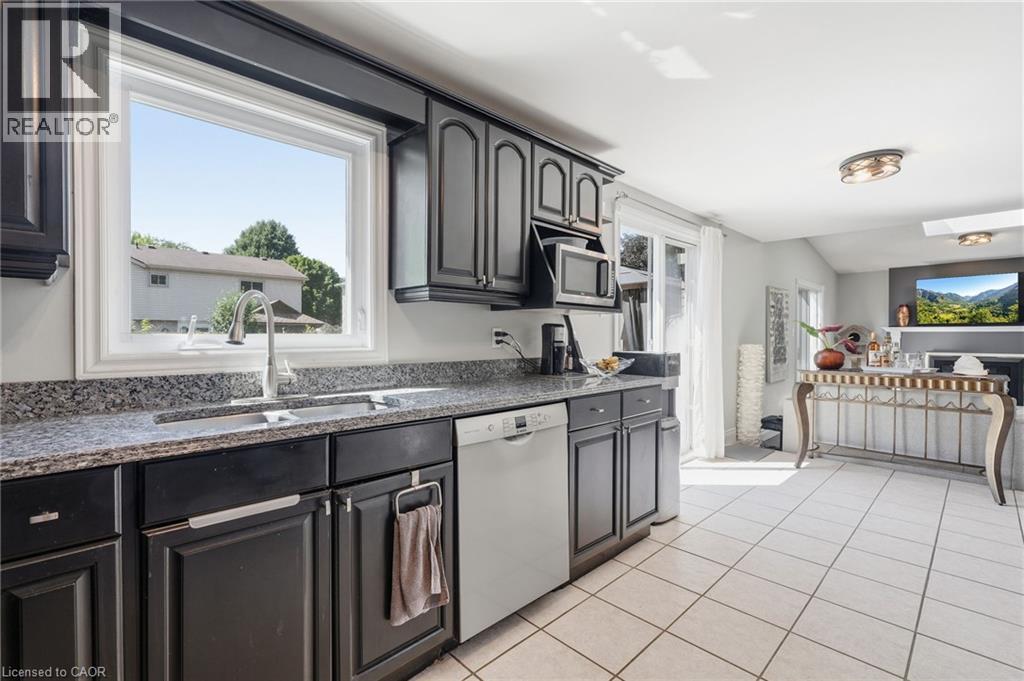 25 Winter Way, Brantford, ON - Indoor Photo Showing Kitchen With Double Sink
