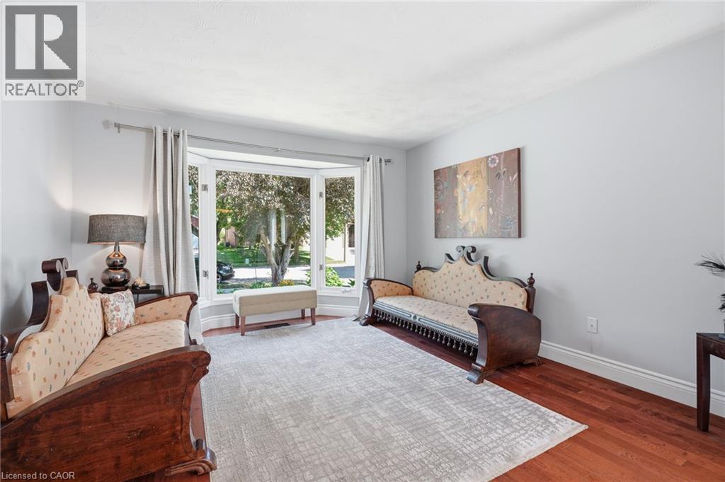 25 Winter Way, Brantford, ON - Indoor Photo Showing Living Room