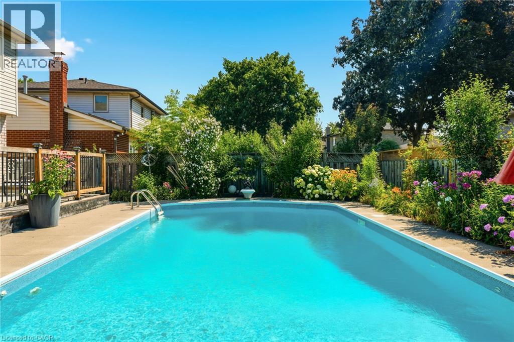25 Winter Way, Brantford, ON - Outdoor With In Ground Pool With Backyard