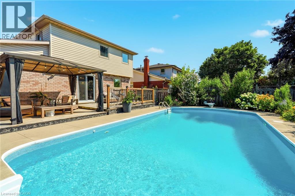 25 Winter Way, Brantford, ON - Outdoor With In Ground Pool With Backyard