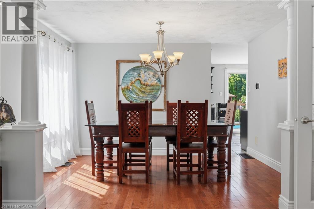 25 Winter Way, Brantford, ON - Indoor Photo Showing Dining Room