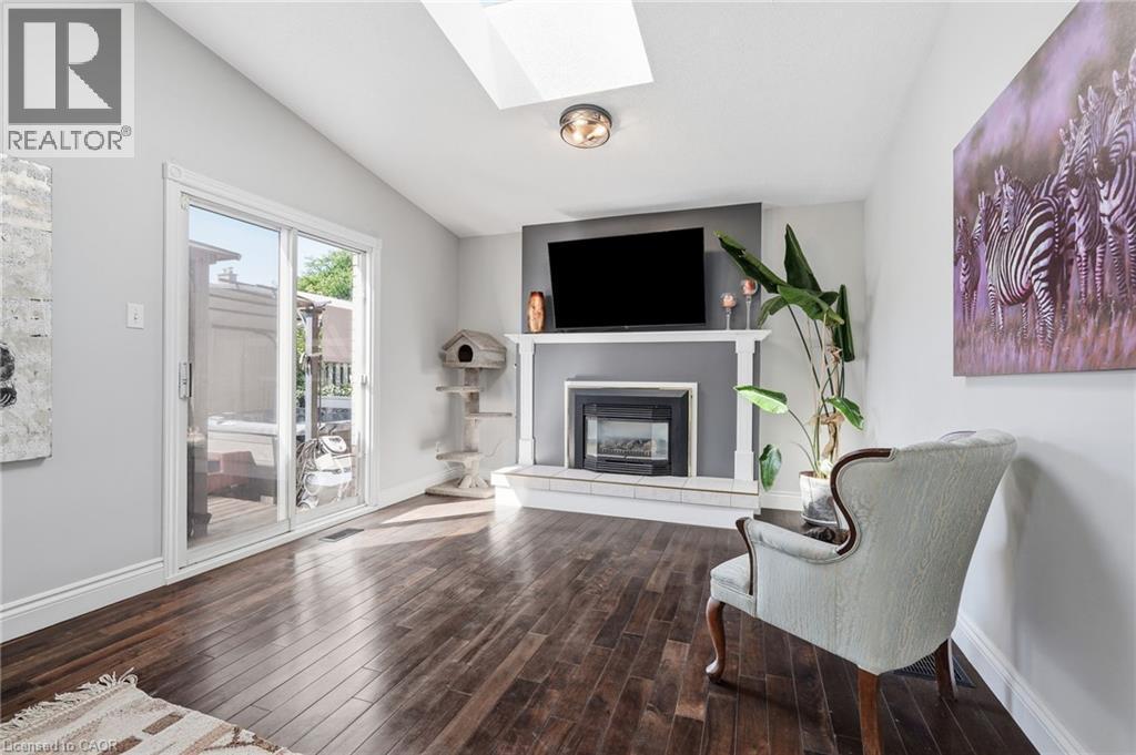 25 Winter Way, Brantford, ON - Indoor Photo Showing Living Room With Fireplace