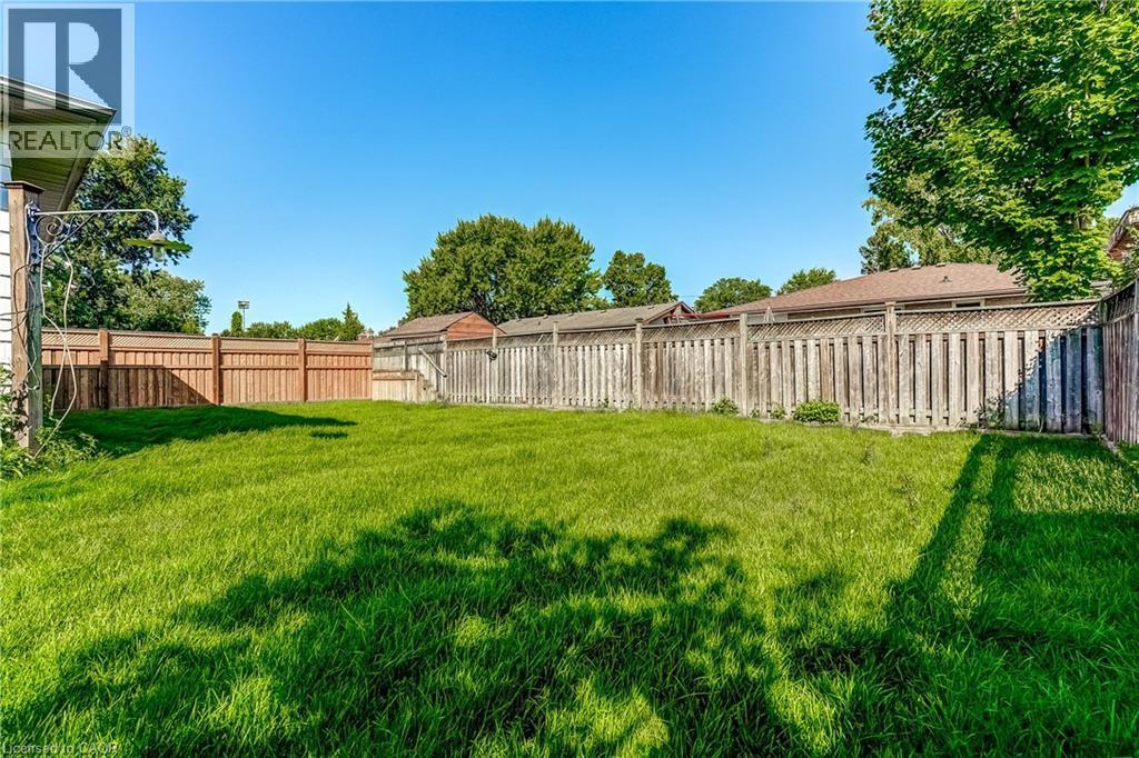 Expansive green lawn with established fencing - 191 Glenmor Drive, Caledonia, ON - Outdoor With Backyard