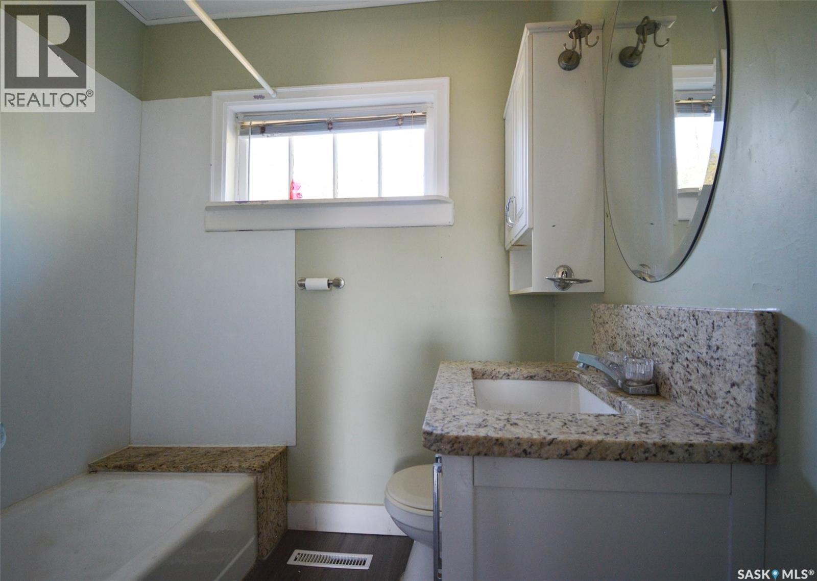 510 Assiniboia Avenue, Southey, SK - Indoor Photo Showing Bathroom