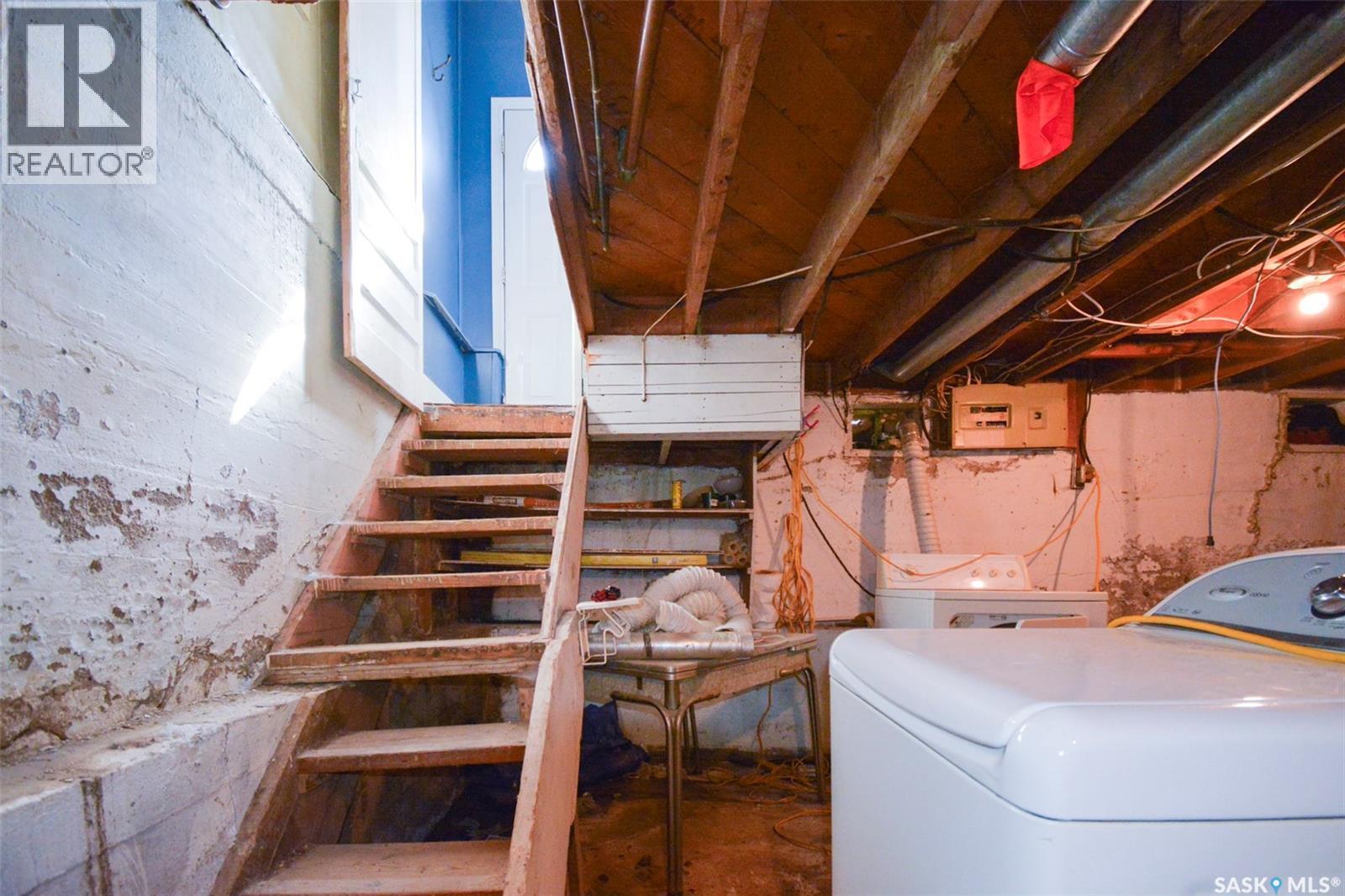 510 Assiniboia Avenue, Southey, SK - Indoor Photo Showing Laundry Room
