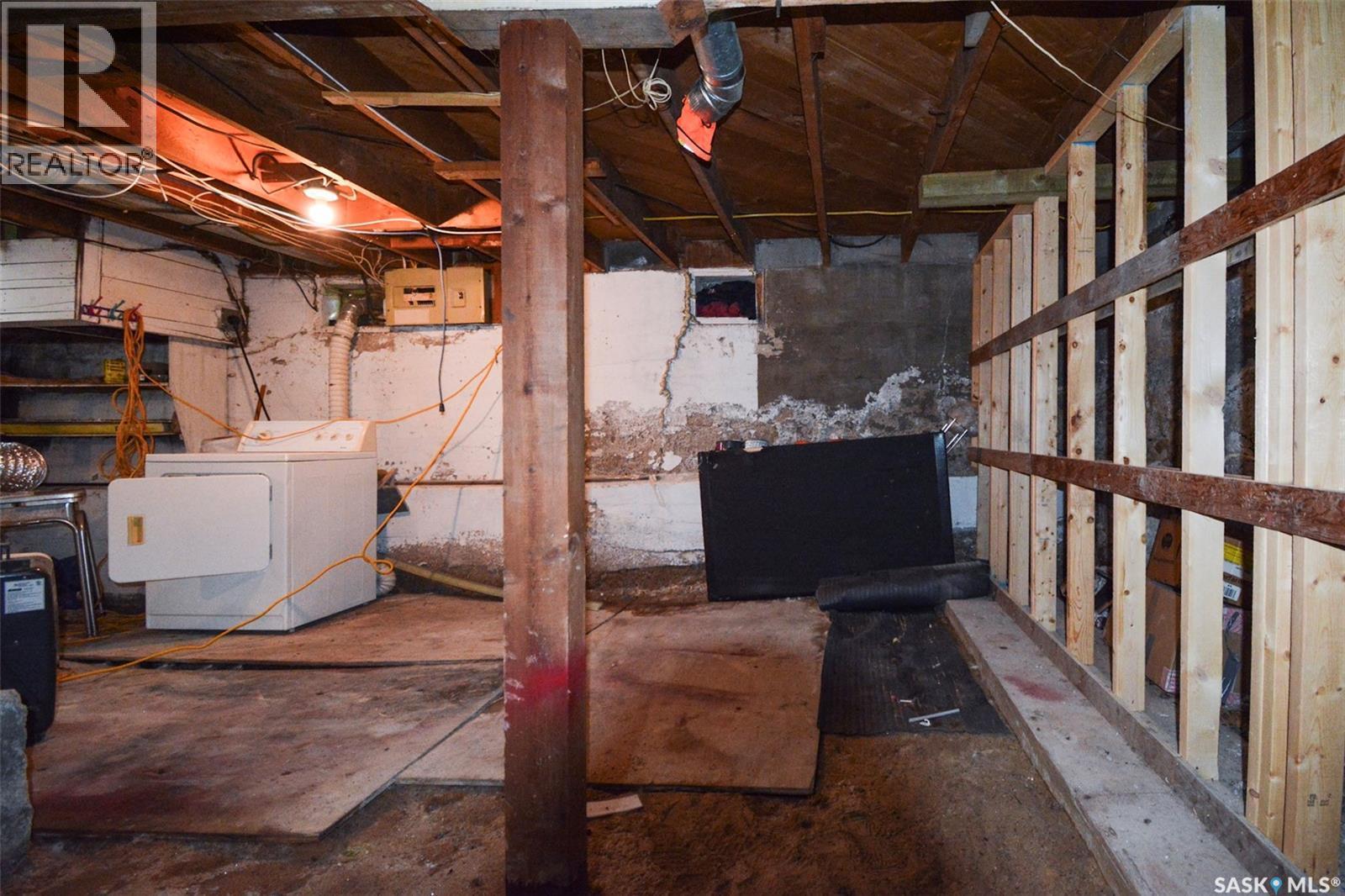 510 Assiniboia Avenue, Southey, SK - Indoor Photo Showing Laundry Room