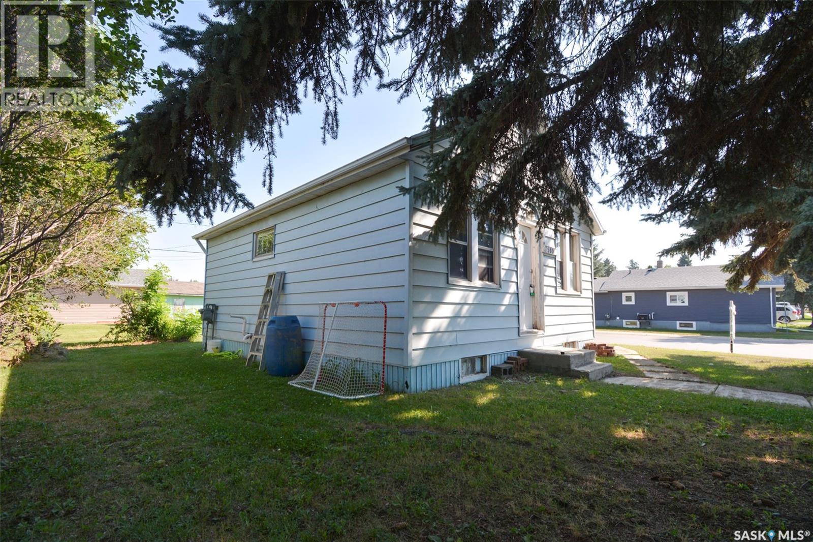 510 Assiniboia Avenue, Southey, SK - Outdoor