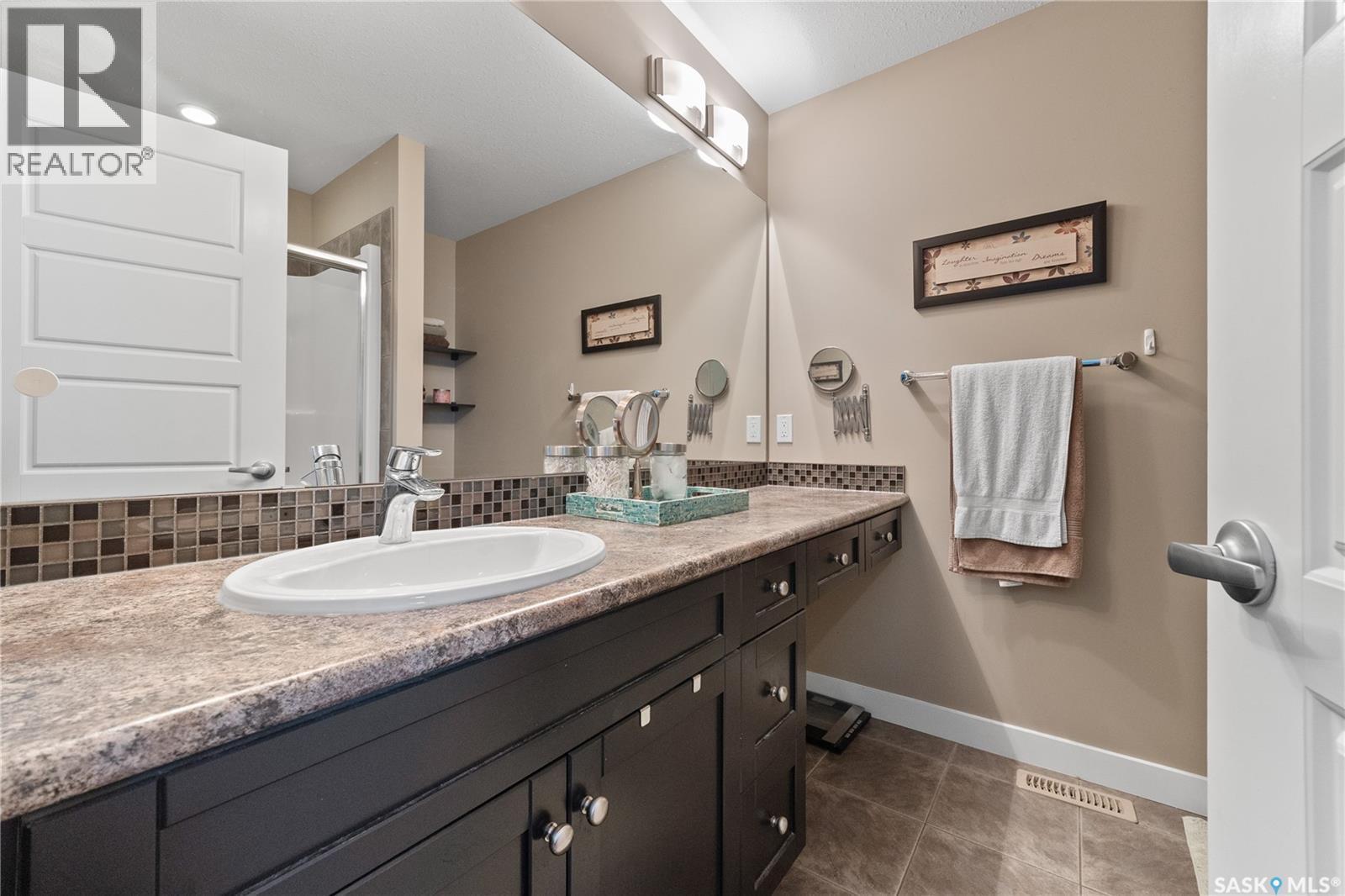 4538 Green Rock Road E, Regina, SK - Indoor Photo Showing Bathroom