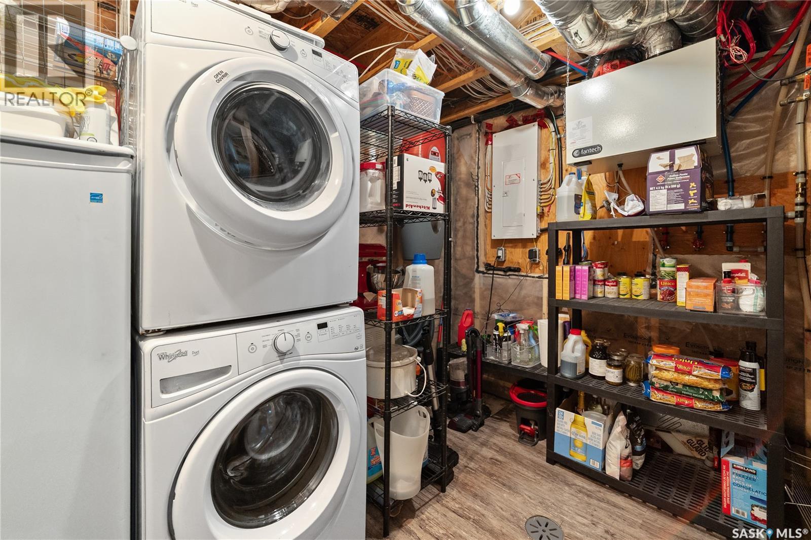 4538 Green Rock Road E, Regina, SK - Indoor Photo Showing Laundry Room