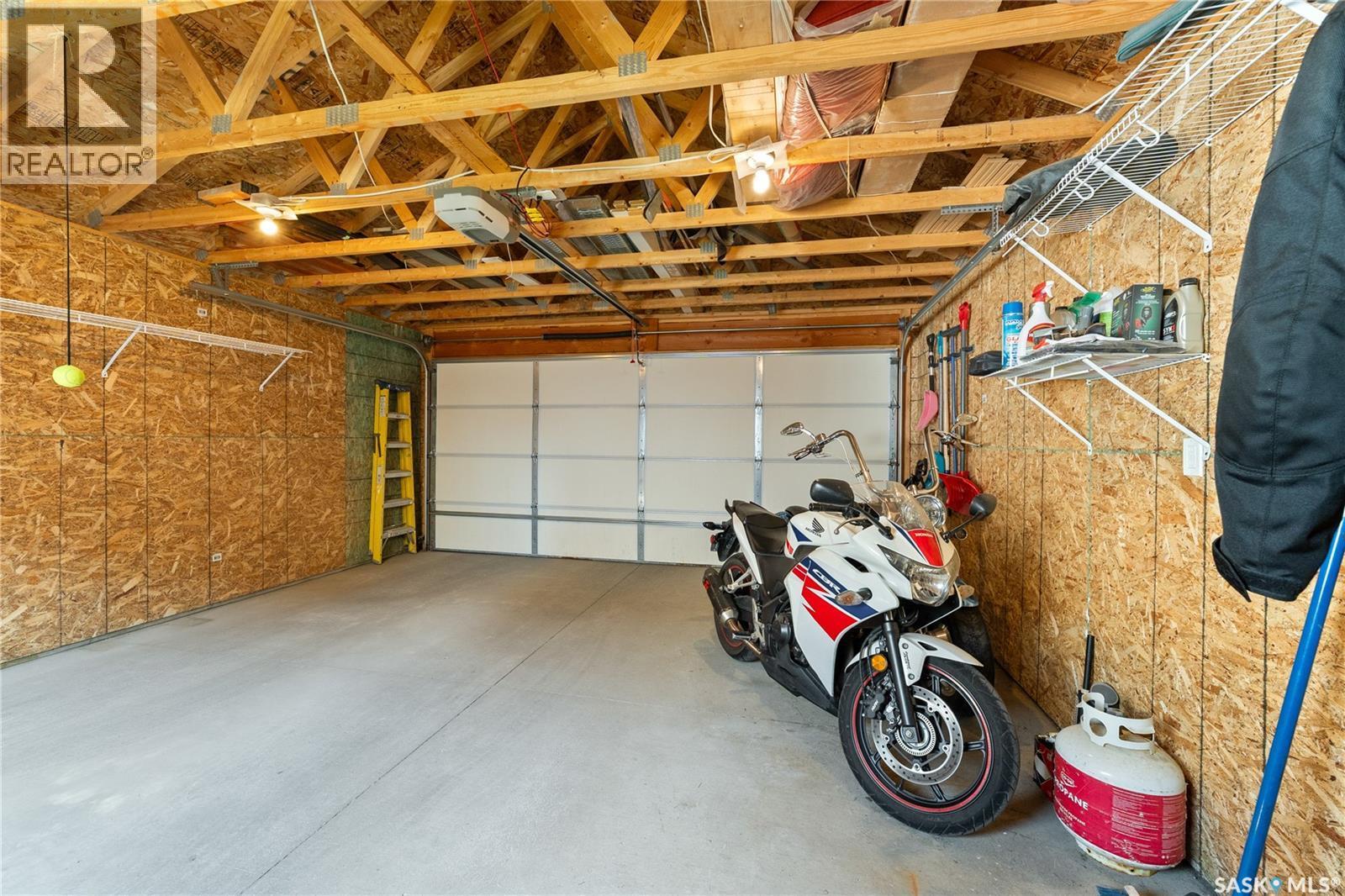 4538 Green Rock Road E, Regina, SK - Indoor Photo Showing Garage