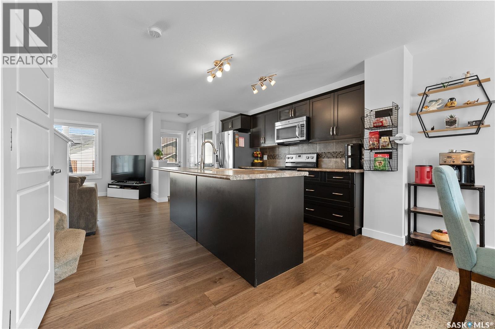 4538 Green Rock Road E, Regina, SK - Indoor Photo Showing Kitchen With Upgraded Kitchen