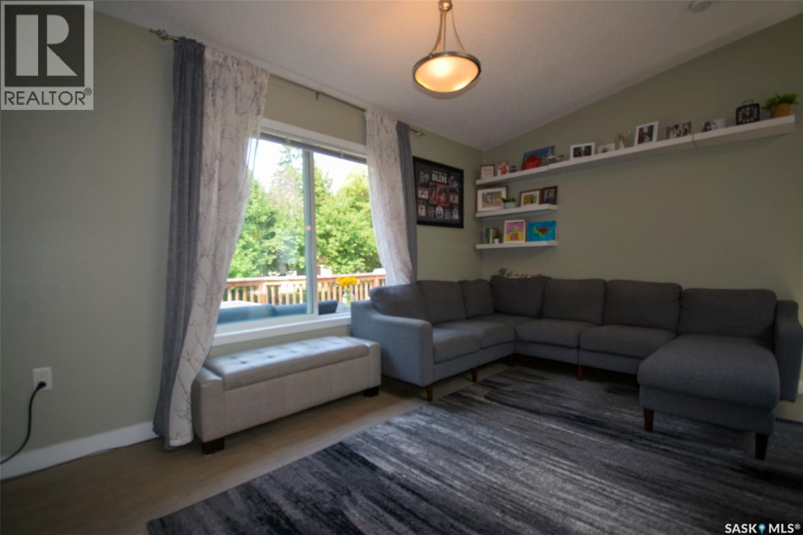 520 Assiniboia Avenue, Southey, SK - Indoor Photo Showing Living Room