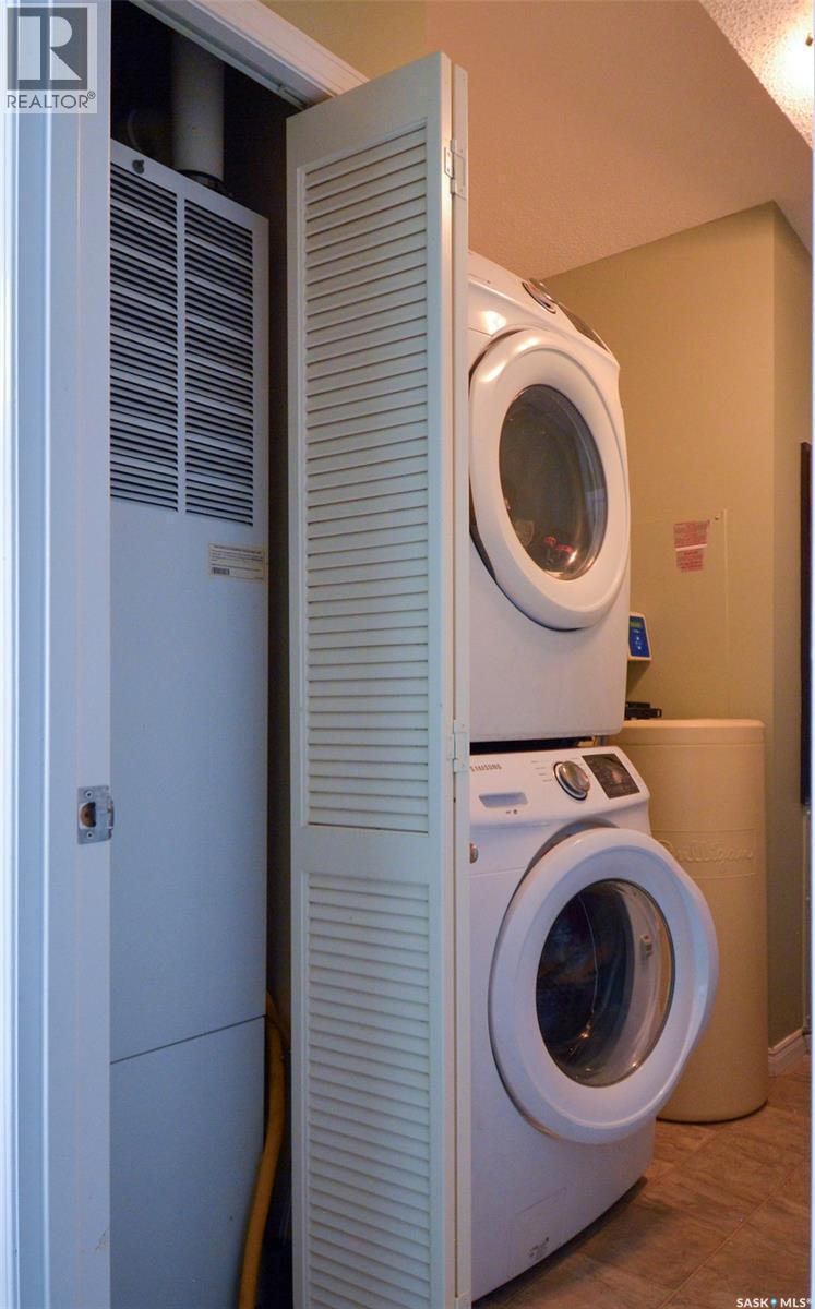 520 Assiniboia Avenue, Southey, SK - Indoor Photo Showing Laundry Room