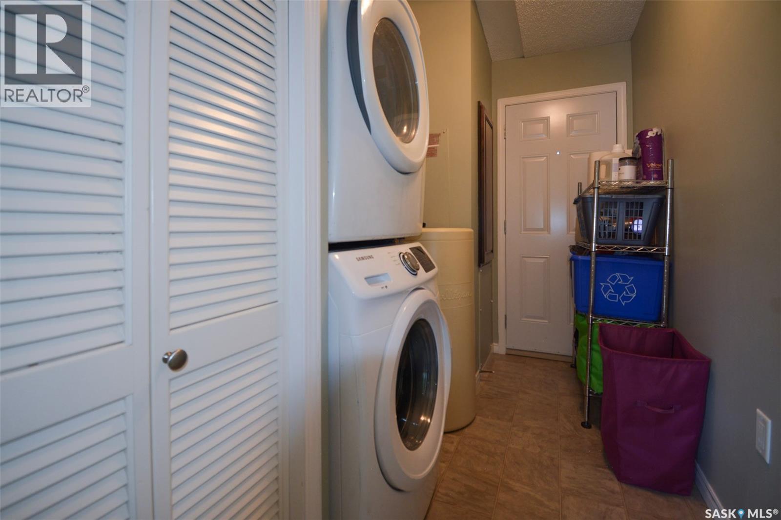 520 Assiniboia Avenue, Southey, SK - Indoor Photo Showing Laundry Room