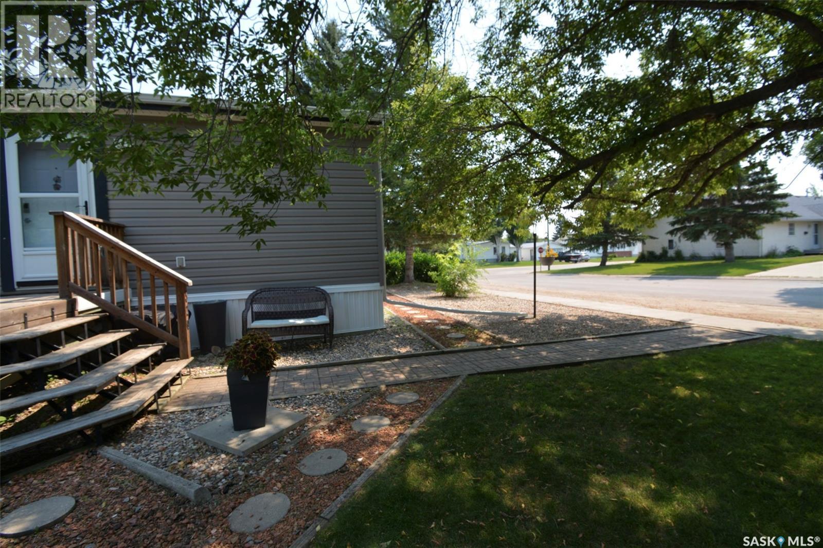 520 Assiniboia Avenue, Southey, SK - Outdoor