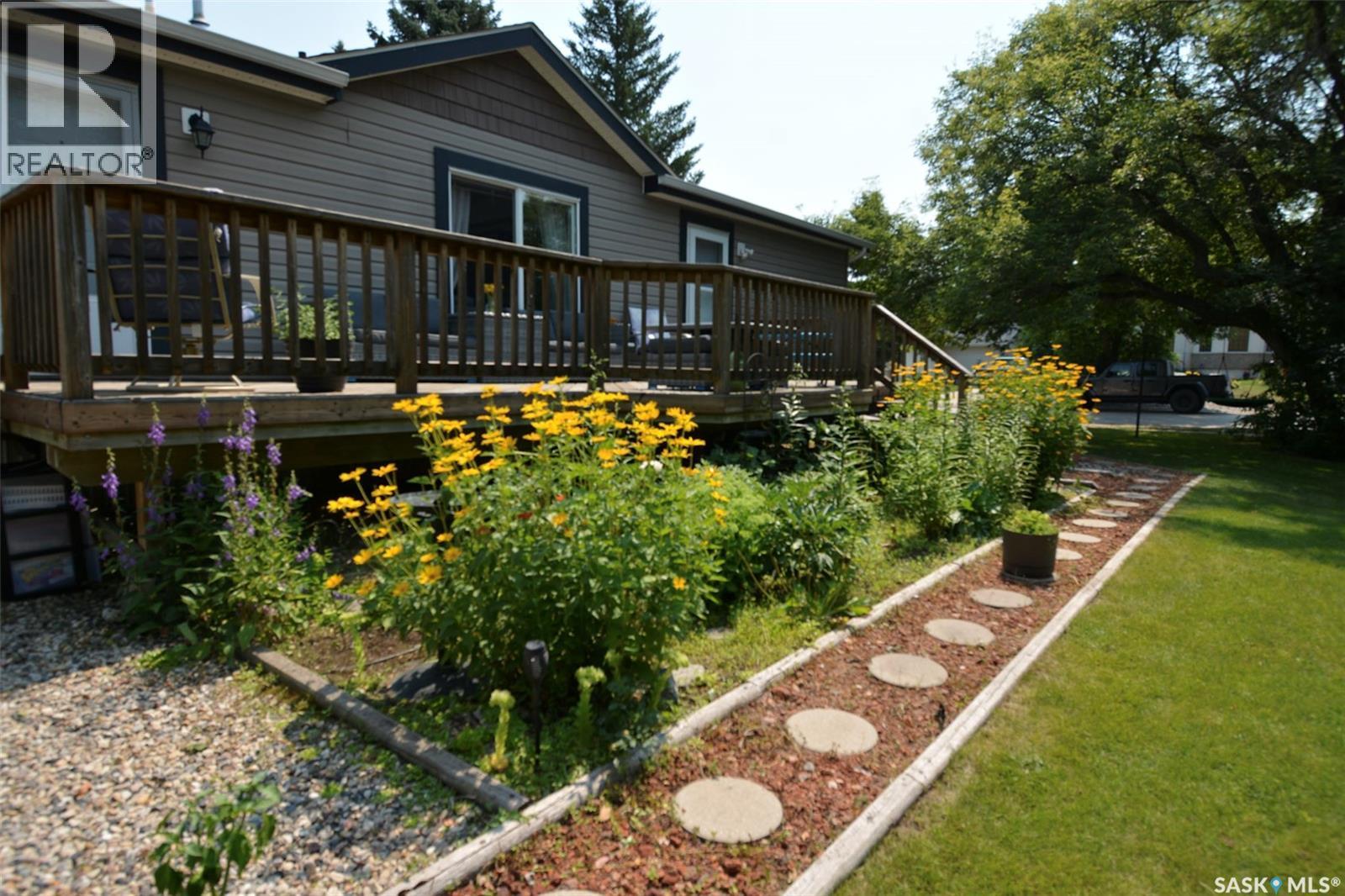 520 Assiniboia Avenue, Southey, SK - Outdoor