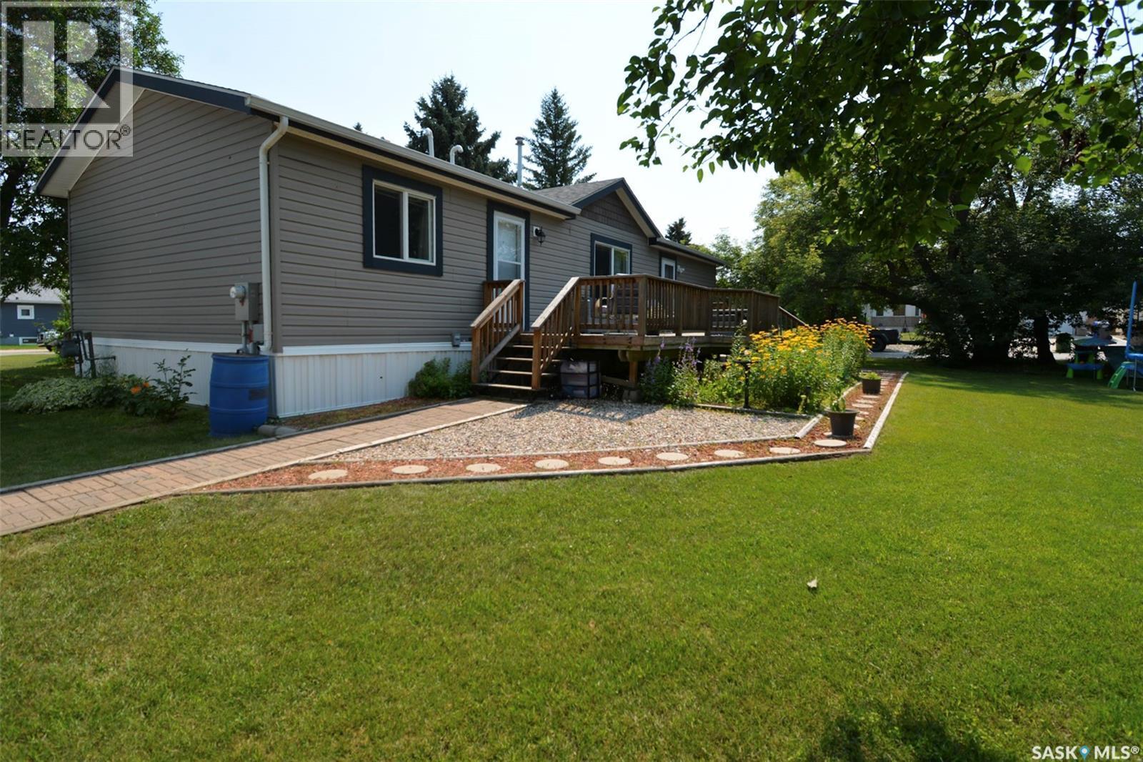 520 Assiniboia Avenue, Southey, SK - Outdoor
