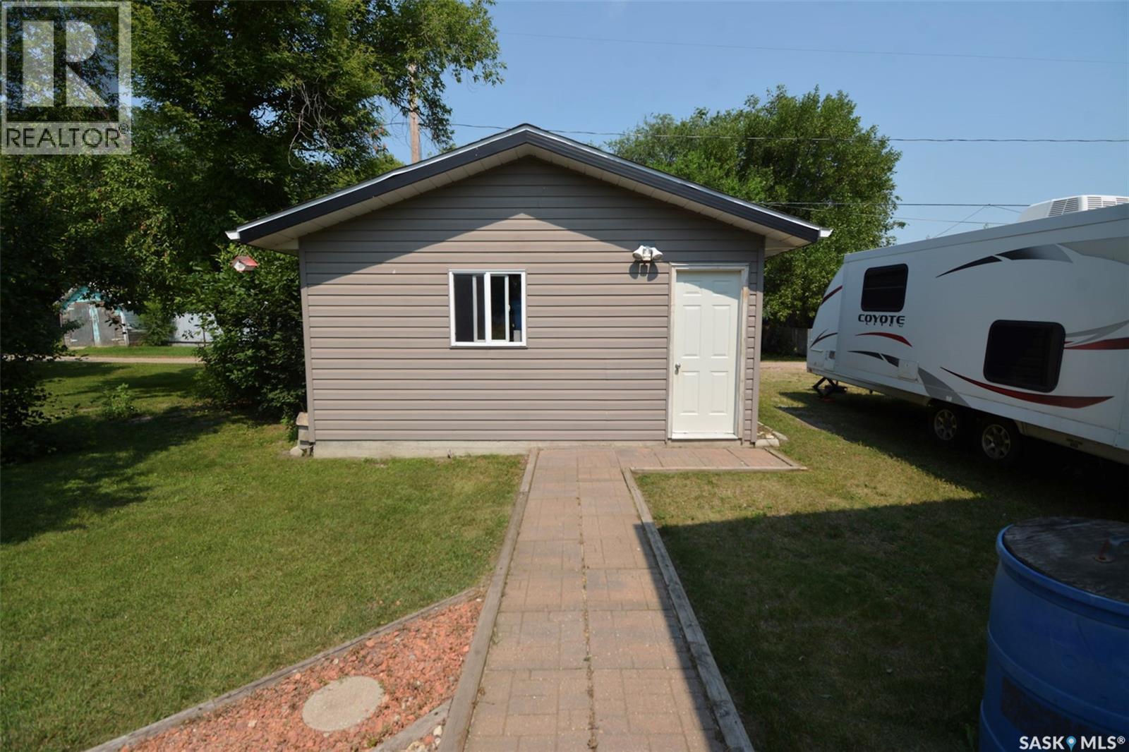 520 Assiniboia Avenue, Southey, SK - Outdoor