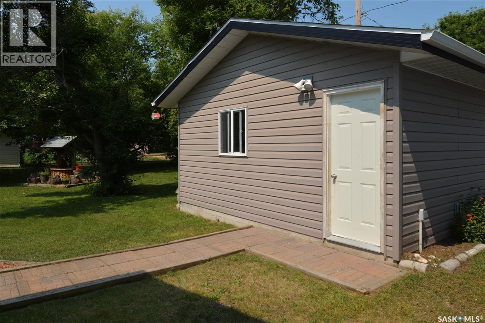 520 Assiniboia Avenue, Southey, SK - Outdoor
