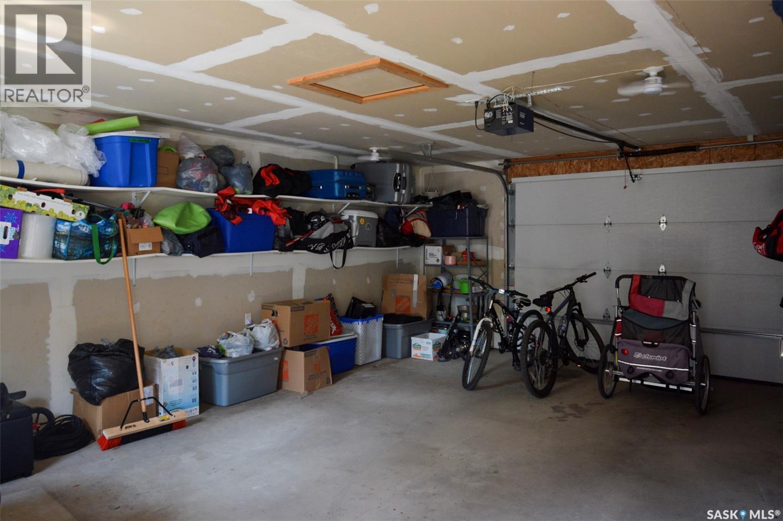 520 Assiniboia Avenue, Southey, SK - Indoor Photo Showing Garage