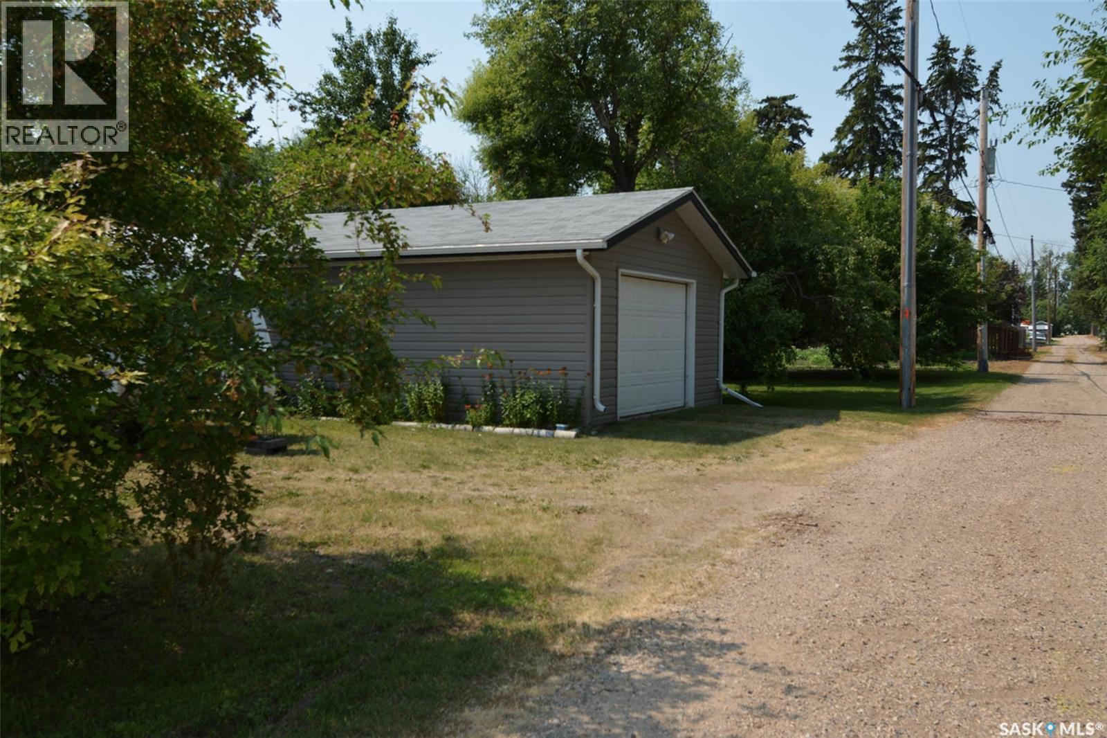 520 Assiniboia Avenue, Southey, SK - Outdoor
