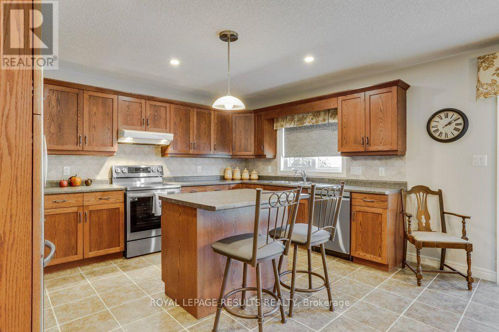 126 Glendale Drive, Tillsonburg, ON - Indoor Photo Showing Kitchen