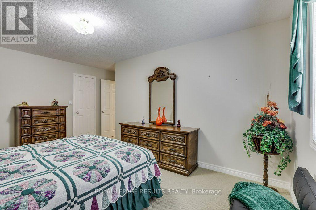126 Glendale Drive, Tillsonburg, ON - Indoor Photo Showing Bedroom