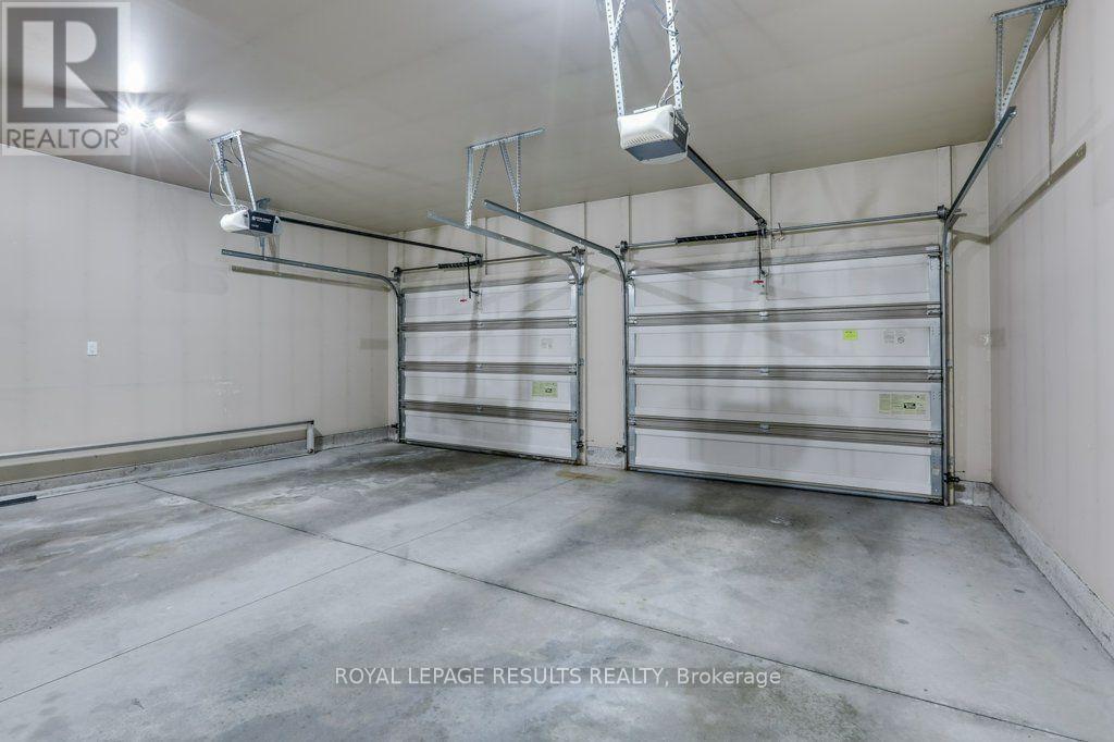 126 Glendale Drive, Tillsonburg, ON - Indoor Photo Showing Garage