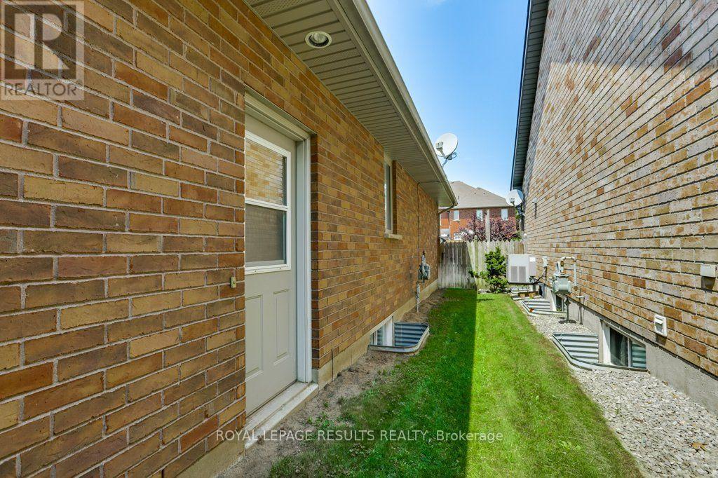 126 Glendale Drive, Tillsonburg, ON - Outdoor With Exterior