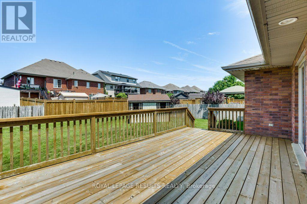 126 Glendale Drive, Tillsonburg, ON - Outdoor With Deck Patio Veranda With Exterior