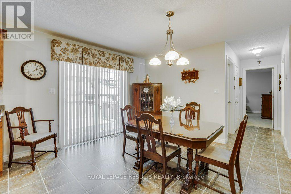 126 Glendale Drive, Tillsonburg, ON - Indoor Photo Showing Dining Room