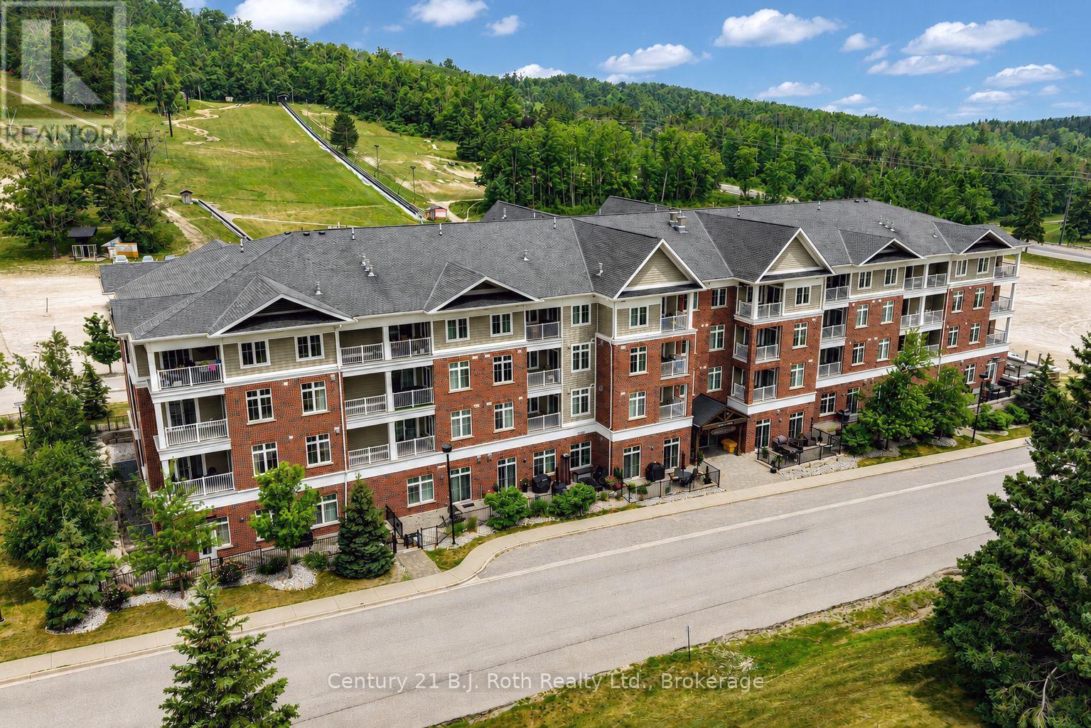 Welcome to Copeland House - Suite 206 - 40 Horseshoe Boulevard, Oro-Medonte (Horseshoe Valley), ON - Outdoor With Balcony With Facade