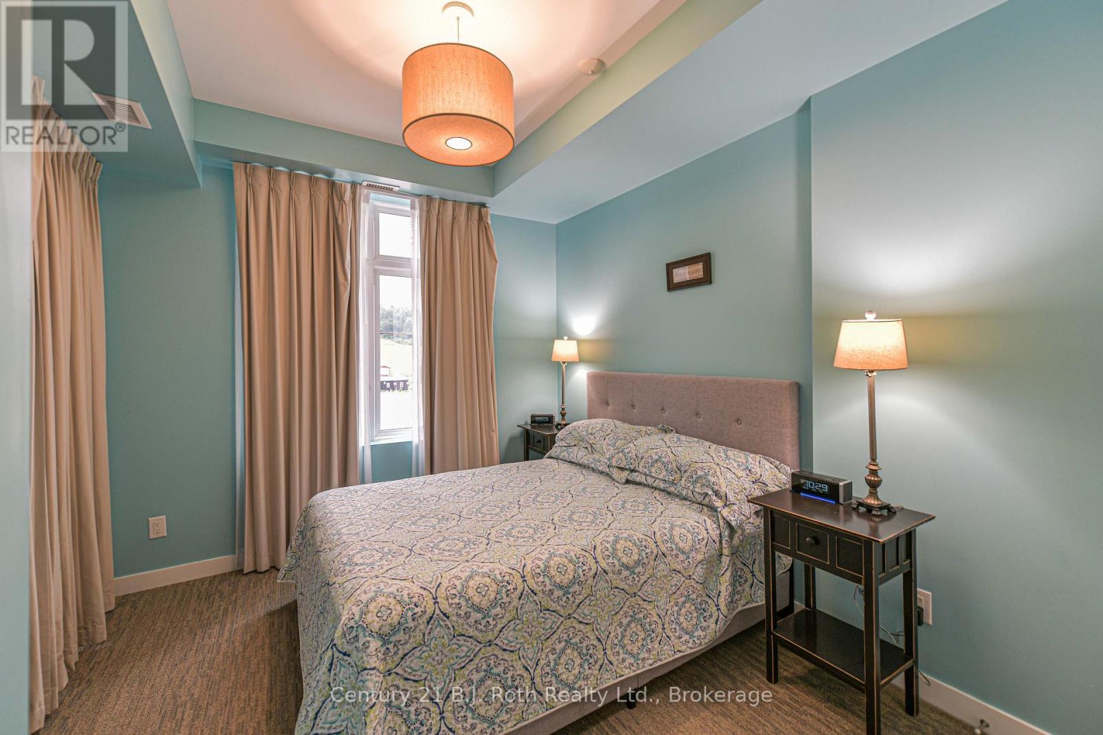 Primary bedroom - Suite 206 - 40 Horseshoe Boulevard, Oro-Medonte (Horseshoe Valley), ON - Indoor Photo Showing Bedroom