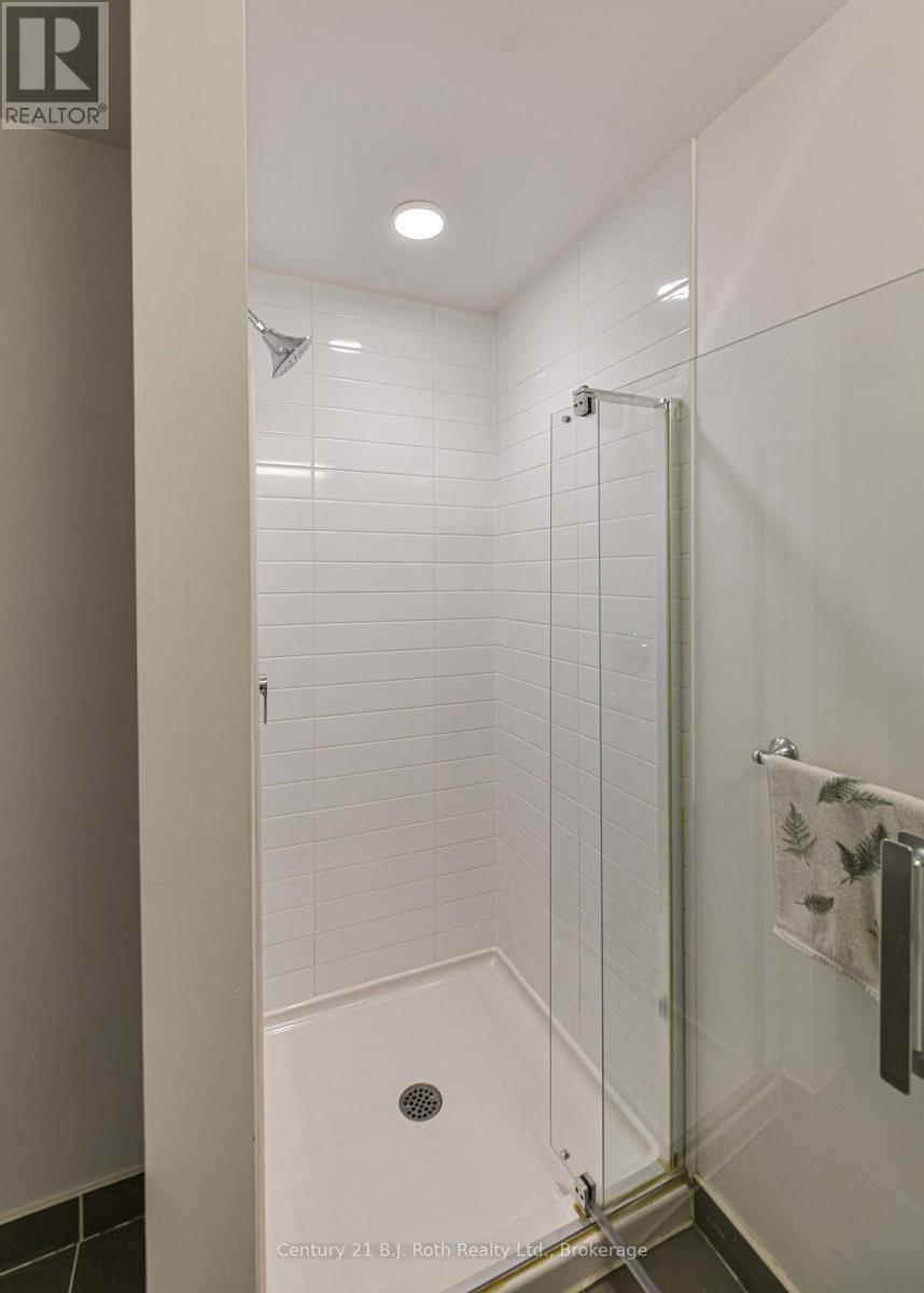 3 piece bathroom with shower - Suite 206 - 40 Horseshoe Boulevard, Oro-Medonte (Horseshoe Valley), ON - Indoor Photo Showing Bathroom