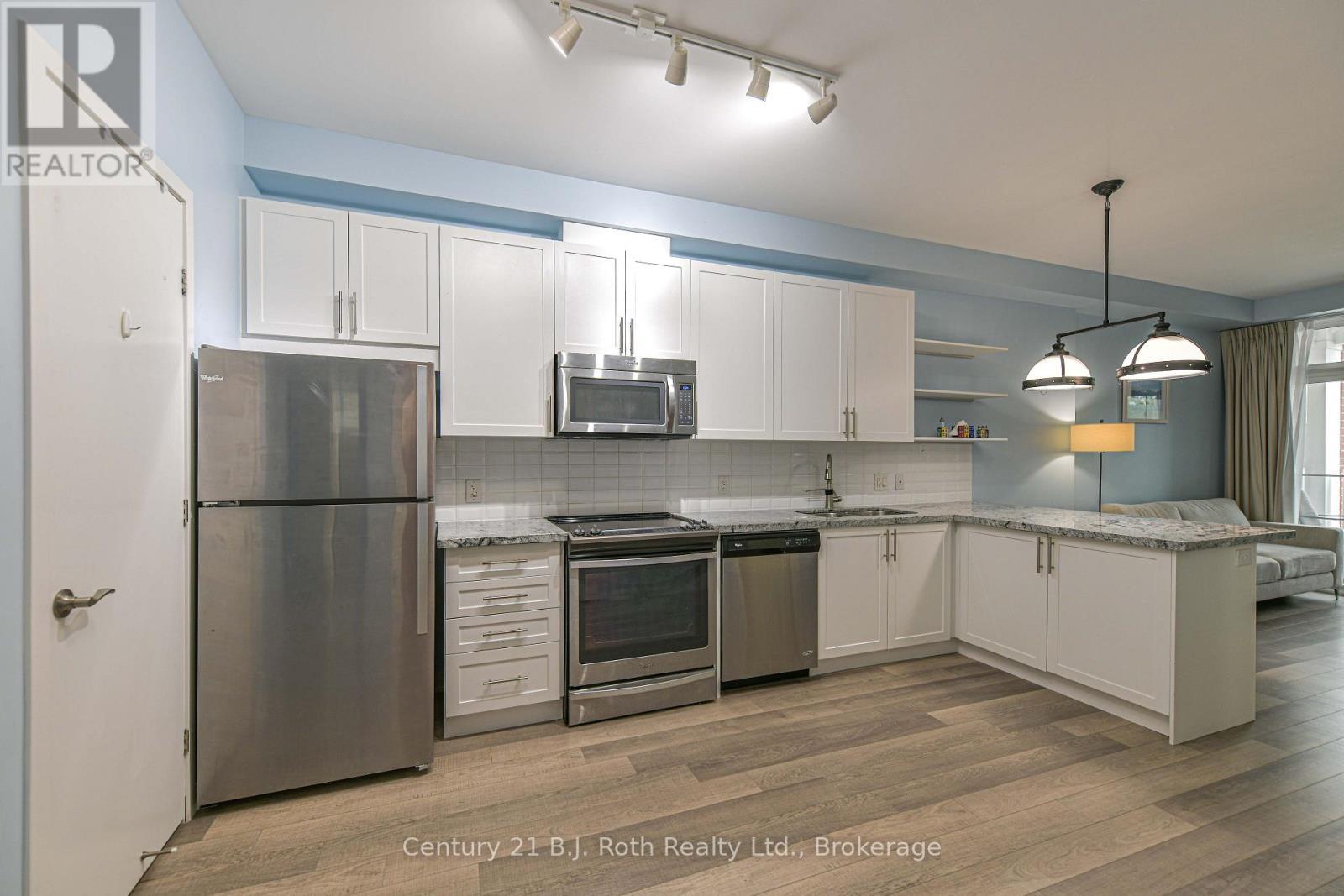 Kitchen - Suite 206 - 40 Horseshoe Boulevard, Oro-Medonte (Horseshoe Valley), ON - Indoor Photo Showing Kitchen With Stainless Steel Kitchen